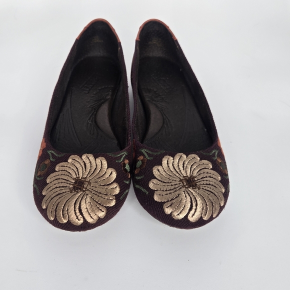 Born GABRIELLE‎ Ballerina Embroidered Flats size 6 Leather and Cloth Floral - Picture 4 of 9